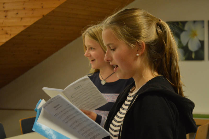 Solistinnen aus dem Jugendchor - Musizieren in der Kirchengemeinde Trittau