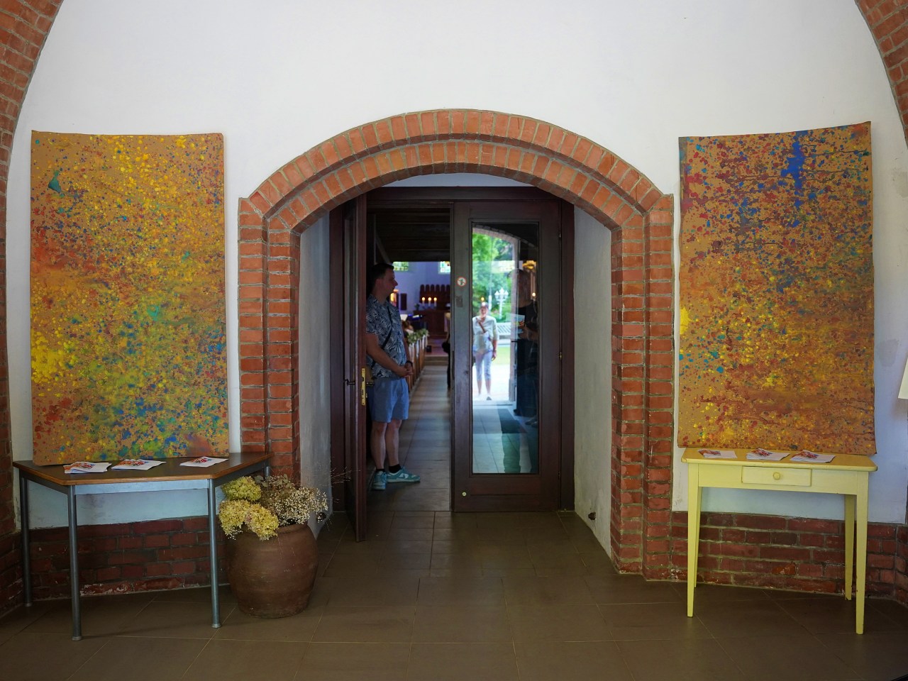 Die Gottesdienstbesucher konnten beim Betreten der Kirche eintauchen in die Wasserwelt, durch visuelle und akustische Sinnesreize.
Foto©Katrin Balters