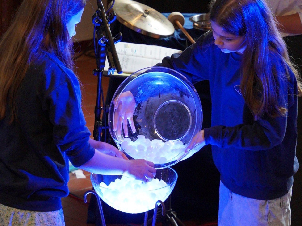 Das Element Wasser im Aggregatzustand Eis wird dargeboten.
Foto©Katrin Balters