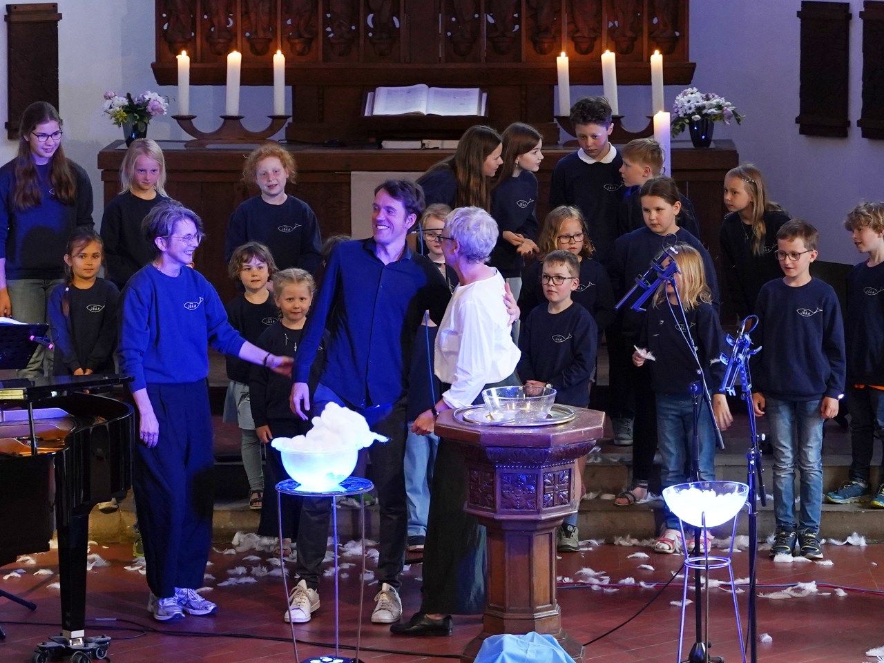 Annedore Bauer, Daniel Stickan, Barbara Fischer und die Jonas freuen sich über sehr viel Applaus nach der grandiosen Darbietung der Kantate.
Foto©Katrin Balters